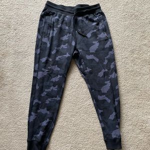 90 degree by reflex mens sweatpants with side zipper size medium in blue camo